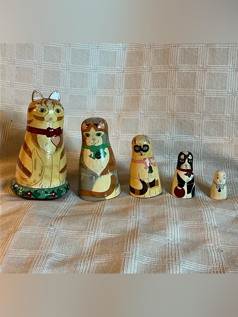 🐱 Vintage Hand-Painted Wooden Cat Family Nesting Dolls (Set of 5) 🐱 - Picture 6 of 7